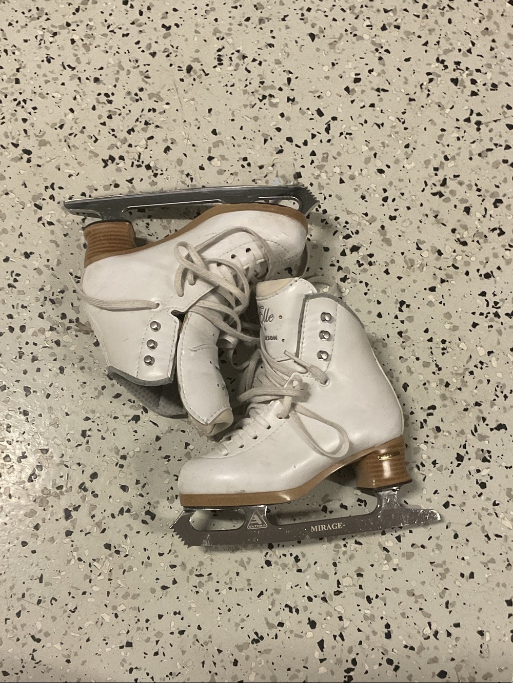 White Girls' Figure Ice Skates with Tan Stacked Heel